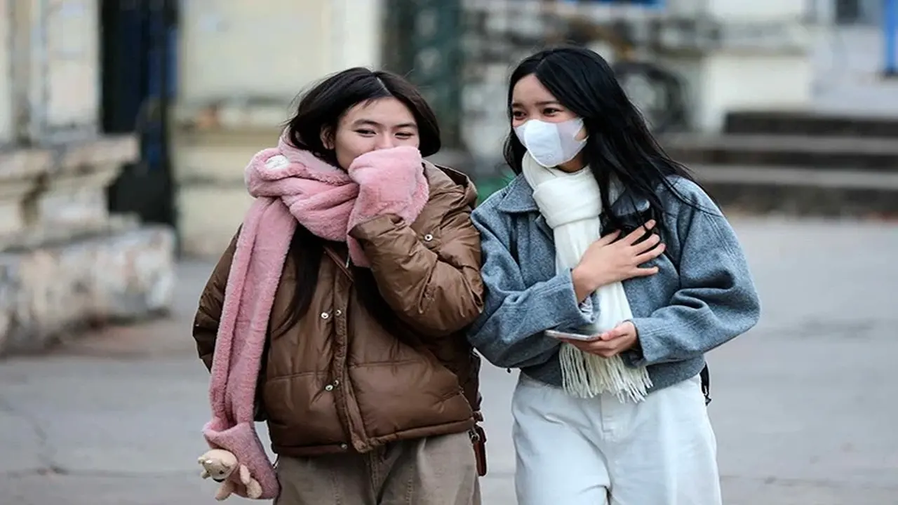 كتلة هوائية باردة تضرب شمال فيتنام وسط توقعات بانخفاض درجات الحرارة غداً ليلاً